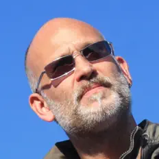 Dengarkan Nic Briscoe, tonton video musik, baca bio, lihat tanggal tur & lainnya!