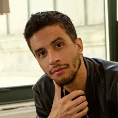 聆聽 Dylan Lloyd、觀看音樂影片、閱讀小傳、查看巡演日期等！