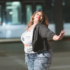 Samaria Kelly सुनें, म्यूज़िक वीडियो देखें, बायो पढ़ें, दौरे की तारीखें और बहुत कुछ देखें!