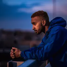 收听 Elias Burbick、观看音乐视频、阅读小传、查看巡演日期等 ！