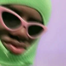 聆聽 Teddy Mykaels、觀看音樂影片、閱讀小傳、查看巡演日期等！