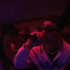 聆聽 DHBEATS、觀看音樂影片、閱讀小傳、查看巡演日期等！