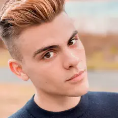 Poslechněte si interpreta Dakota Butler, sledujte hudební videa, přečtěte si životopis, podívejte se na data turné a další informace.