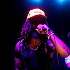 SupaStarDaGreatを聴いたり、ミュージックビデオを鑑賞したり、経歴やツアー日程などを確認したりしましょう！