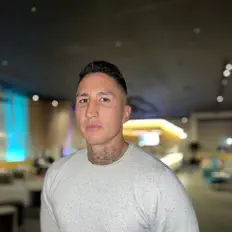 Freewyoを聴いたり、ミュージックビデオを鑑賞したり、経歴やツアー日程などを確認したりしましょう！