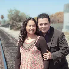 Ακούστε περιεχόμενο από Esposos Devia, παρακολουθήστε μουσικά βίντεο, διαβάστε το βιογραφικό, δείτε ημερομηνίες περιοδείας, και πολλά ακόμη!