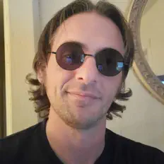 聆聽 Corey Brey、觀看音樂影片、閱讀小傳、查看巡演日期等！