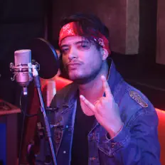 Matt Araújo सुनें, म्यूज़िक वीडियो देखें, बायो पढ़ें, दौरे की तारीखें और बहुत कुछ देखें!