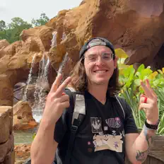 Geo을(를) 듣고, 뮤직 비디오를 보고, 약력을 읽고, 투어 일정 등을 확인하세요!