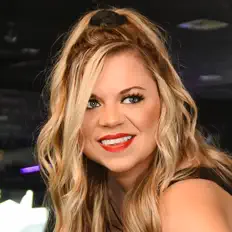 Stephanie Rabusを聴いたり、ミュージックビデオを鑑賞したり、経歴やツアー日程などを確認したりしましょう！