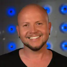 Listen to Tom Niklas, watch music videos, read bio, see tour dates & more!