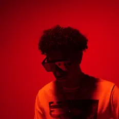 Si Carioを聴いたり、ミュージックビデオを鑑賞したり、経歴やツアー日程などを確認したりしましょう！