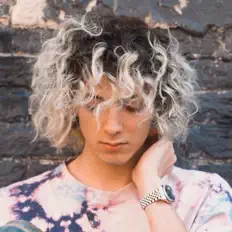 Hör dir Malty an, schau dir Musikvideos an, lies die Biografie, finde Tourdaten und mehr!