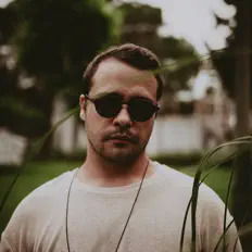 Coxenberg सुनें, म्यूज़िक वीडियो देखें, बायो पढ़ें, दौरे की तारीखें और बहुत कुछ देखें!