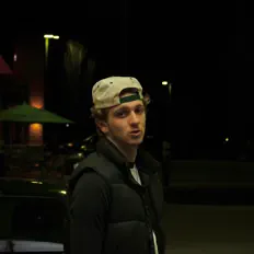 Zezzを聴いたり、ミュージックビデオを鑑賞したり、経歴やツアー日程などを確認したりしましょう！