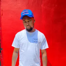 收听 Alahji Versace、观看音乐视频、阅读小传、查看巡演日期等 ！