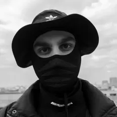 Hör dir Tom Wise an, schau dir Musikvideos an, lies die Biografie, finde Tourdaten und mehr!