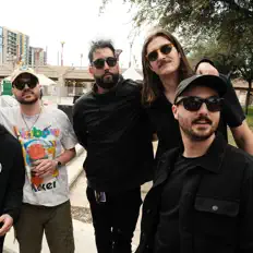 Ascolta Modern Eyes, guarda video musicali, leggi la biografia, vedi le date del tour & altro!