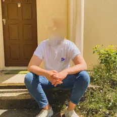 Poslechněte si interpreta muun, sledujte hudební videa, přečtěte si životopis, podívejte se na data turné a další informace.