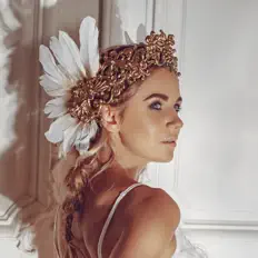 Listen to Erin Diosa, watch music videos, read bio, see tour dates & more!