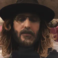 Ascolta F.P., guarda video musicali, leggi la biografia, vedi le date del tour & altro!