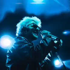 Doruk Ereşterを聴いたり、ミュージックビデオを鑑賞したり、経歴やツアー日程などを確認したりしましょう！