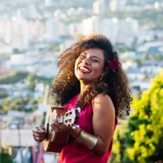 Pâmela Amaroを聴いたり、ミュージックビデオを鑑賞したり、経歴やツアー日程などを確認したりしましょう！