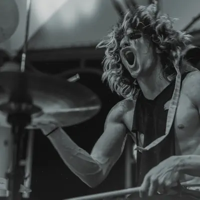 Listen to Davinggg, watch music videos, read bio, see tour dates & more!