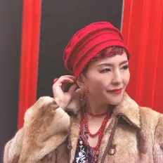 Hör dir Mimi Akizuki an, schau dir Musikvideos an, lies die Biografie, finde Tourdaten und mehr!
