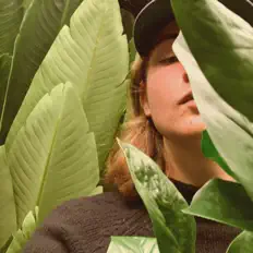 聆聽 Sam Sentivan、觀看音樂影片、閱讀小傳、查看巡演日期等！