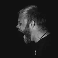 Hör dir undefined an, schau dir Musikvideos an, lies die Biografie, finde Tourdaten und mehr!