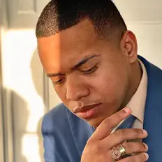 Manuel Rivera Jr dinle, müzik videolarını izle, biyografisini oku, tur tarihlerini ve daha fazlasını gör!