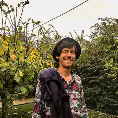 收听 Casimir、观看音乐视频、阅读小传、查看巡演日期等 ！