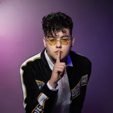 收听 ERIC、观看音乐视频、阅读小传、查看巡演日期等 ！