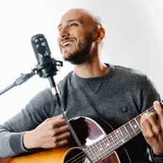 聆聽 Angelo Brillante、觀看音樂影片、閱讀小傳、查看巡演日期等！