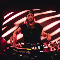 Bass Temple dinle, müzik videolarını izle, biyografisini oku, tur tarihlerini ve daha fazlasını gör!