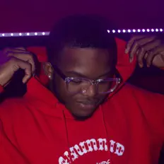 Posłuchaj wykonawcy Life Ty, obejrzyj teledyski, przeczytaj biografię, zobacz daty tras koncertowych i nie tylko!