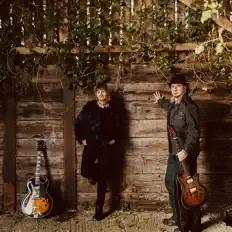 Ascolta Standing Phase, guarda video musicali, leggi la biografia, vedi le date del tour & altro!