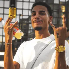 Escucha a Lomé, mira videos musicales, lee su biografía, consulta las fechas de las gira y más.