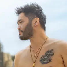 Dengarkan Yi Lin Jiang, tonton video musik, baca bio, lihat tanggal tur & lainnya!