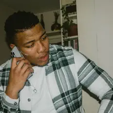 Tbxngsを聴いたり、ミュージックビデオを鑑賞したり、経歴やツアー日程などを確認したりしましょう！