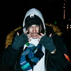 Hör dir Dubi an, schau dir Musikvideos an, lies die Biografie, finde Tourdaten und mehr!