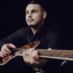 Poslechněte si interpreta Grozov Cristian, sledujte hudební videa, přečtěte si životopis, podívejte se na data turné a další informace.