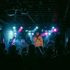 K PRICEを聴いたり、ミュージックビデオを鑑賞したり、経歴やツアー日程などを確認したりしましょう！