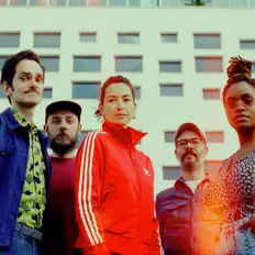 Écoutez DWEAMZ, regardez des vidéoclips, lisez la biographie, consultez les dates de tournée et plus encore !