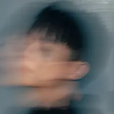 大頭を聴いたり、ミュージックビデオを鑑賞したり、経歴やツアー日程などを確認したりしましょう！