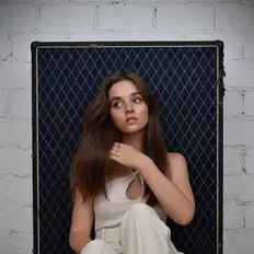 ESKEを聴いたり、ミュージックビデオを鑑賞したり、経歴やツアー日程などを確認したりしましょう！