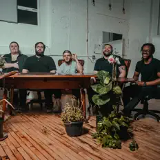 Luister naar Serious Matters, bekijk muziekvideo's, lees de bio, bekijk de tourdata, en meer!