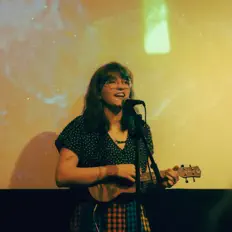 Écoutez Mia Stegner, regardez des vidéoclips, lisez la biographie, consultez les dates de tournée et plus encore !