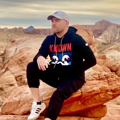 Dengarkan Martini On Mars, tonton video musik, baca bio, lihat tanggal tur & lainnya!